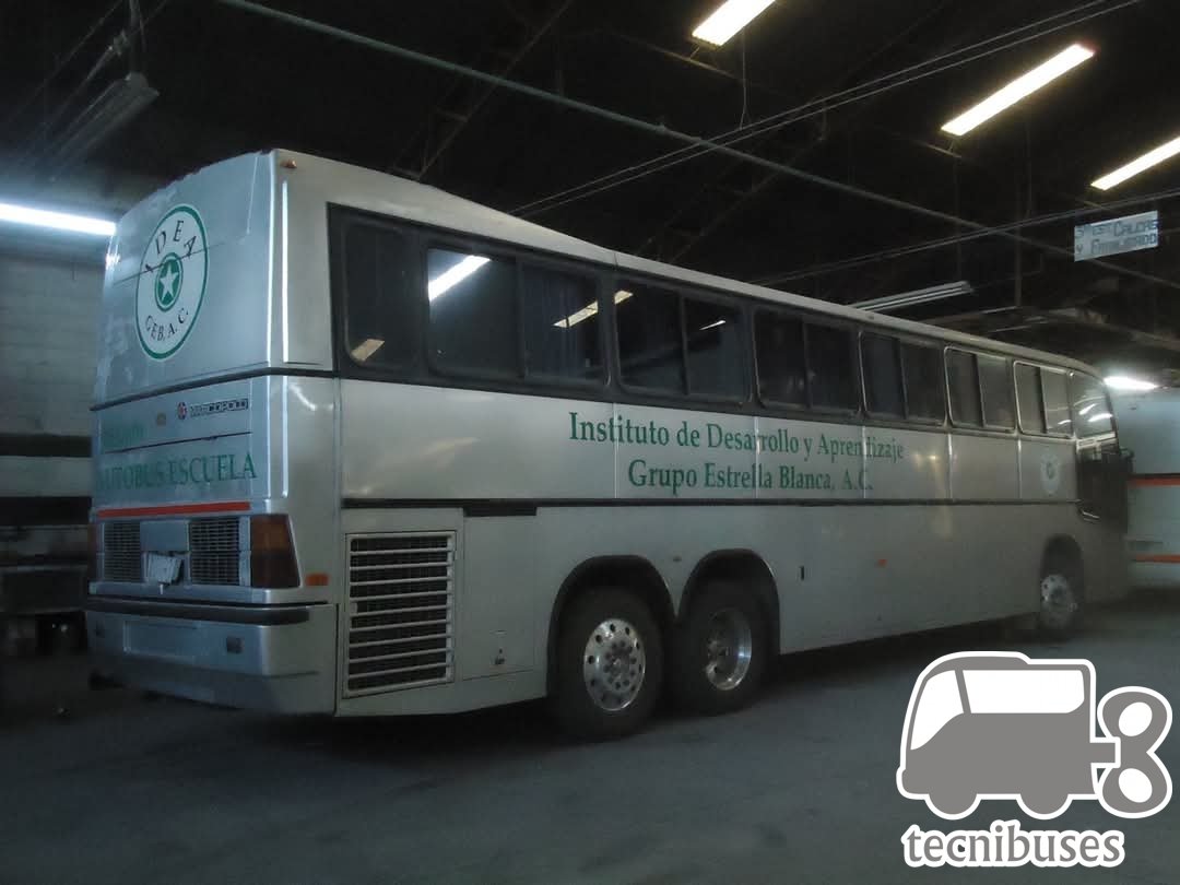 Tecnibuses_1's tweet image. Este @MarcopoloMexico Paradiso 1150 sobre @DINAmx es una de las unidades  que Grupo Estrella Blanca ha utilizado como autobús escuela oara la capacitación de sus operadores.
#tecnibuses
#tecnibusesretro 
#GrupoEstrellaBlanca