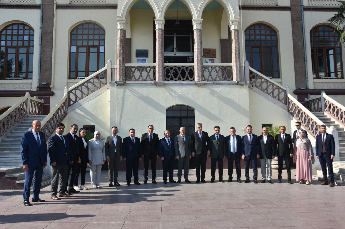 Bir dizi programa katılmak üzere Manisa’mıza teşrif eden Sağlık Bakanımız Prof. Dr. Kemal Memişoğlu’nu, ziyaretinin ilk durağı olan Manisa Valiliği’nde karşıladık.

Şehrimizde gerçekleştireceği temaslar ve sağlık alanındaki değerlendirmeleri için kendilerine teşekkür ediyor,