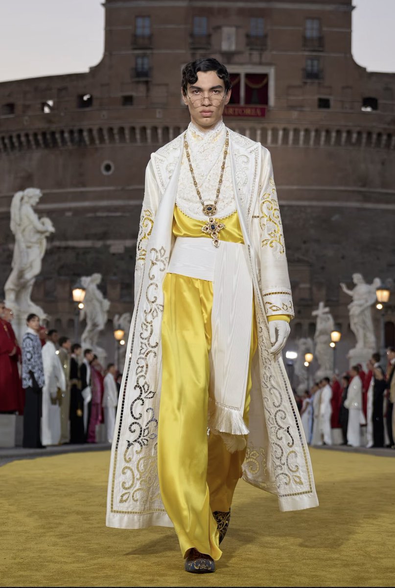 Stupteart's tweet photo. “I want to be Pope.” 
Dolce &amp; Gabbana, Alta Sartoria 2025
#Conclave #vincentbenitez https://t.co/4sO0FpB8Jj