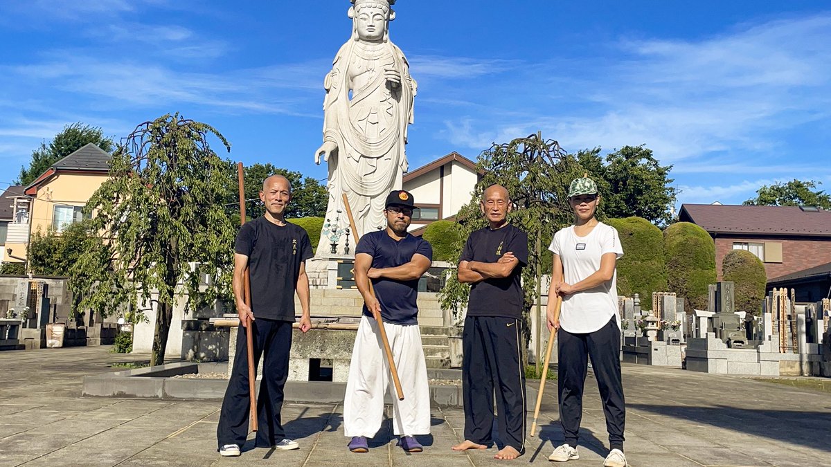 Shingikan2025's tweet photo. 心技館の朝稽古『徳嶺の棍』
 #少林流空手 #太気拳 #心技館 https://t.co/X2FlZOeqXg