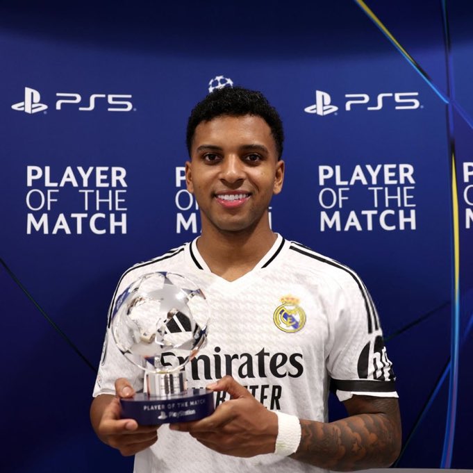 جناح خارق وسوبر وشال مدريد بفترة من الفترات
ظهير خارق ووضع اسمه بالبريمرليغ واندية كثيره تفاوضه

جمهورنا لازم يكثف الضغط بالمطالبة على هالاثنين
خصوصًا ان جيسوس طالب جناح وظهير نفس طلباته
