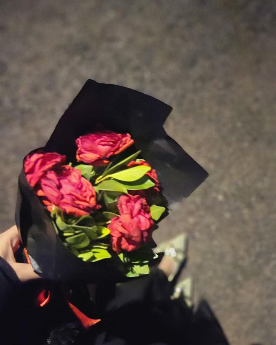 *💕 فِي ِعشـــقي لا أقبل أن يُنافسني أحد فيـك انت لي انا وَحــدي نظرَاتُك إبتسامتك هَمــساتُك ضحِكاتُــك كلِماتُك حتْى أنفاســـــك لم أحبك لأجل شيء أحببتك لأنك كل شيء ⁦بحياتي🥺♥🫂*