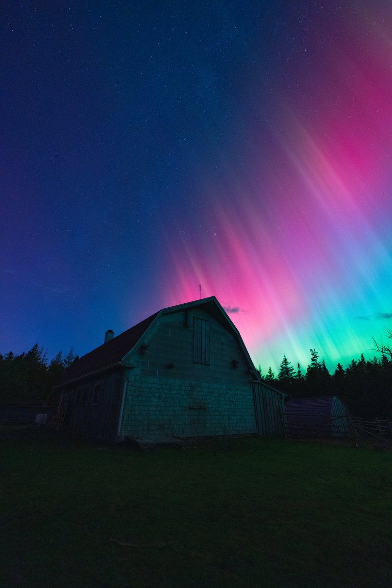 uhd2020's tweet image. Northern lights from Southern Nova Scotia, Canada 🌌