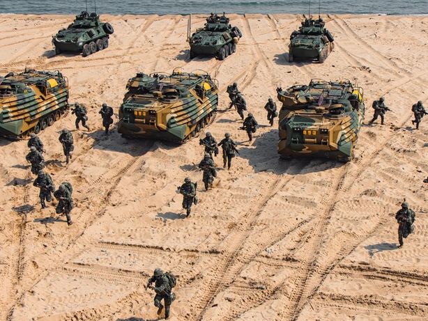 AtwellKyle's tweet image. South Korea is the anchor of the 1st island chain. Opportunities exist for integrating S Korea into a wider defense across the 1st island chain
By @irregwarfare Fellow & also @ACScowcroft Fellow @BrianKerg
buff.ly/KnmXC3E