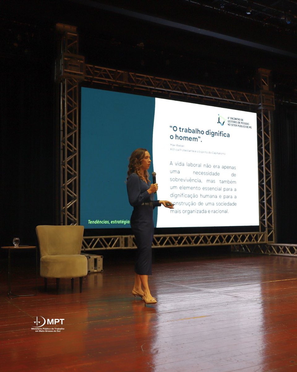 MPT_MS's tweet photo. Assédio e discriminação no trabalho precisam ser enfrentados. No 4º Encontro de Gestores de Pessoas no Setor Público de MS, esse tema ganhou relevo, com destaque para números preocupantes: em 2023, o MPT recebeu mais de 14 mil denúncias de assédio moral.

https://t.co/nz85sIMkB9 https://t.co/6MveS9gH2u