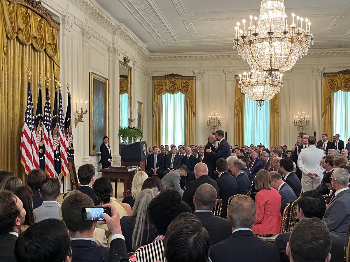 Gilbertson_DC's tweet image. .@JDVance and @howardlutnick shake hands ahead of @POTUS’s GENIUS Act signing ceremony at the White House