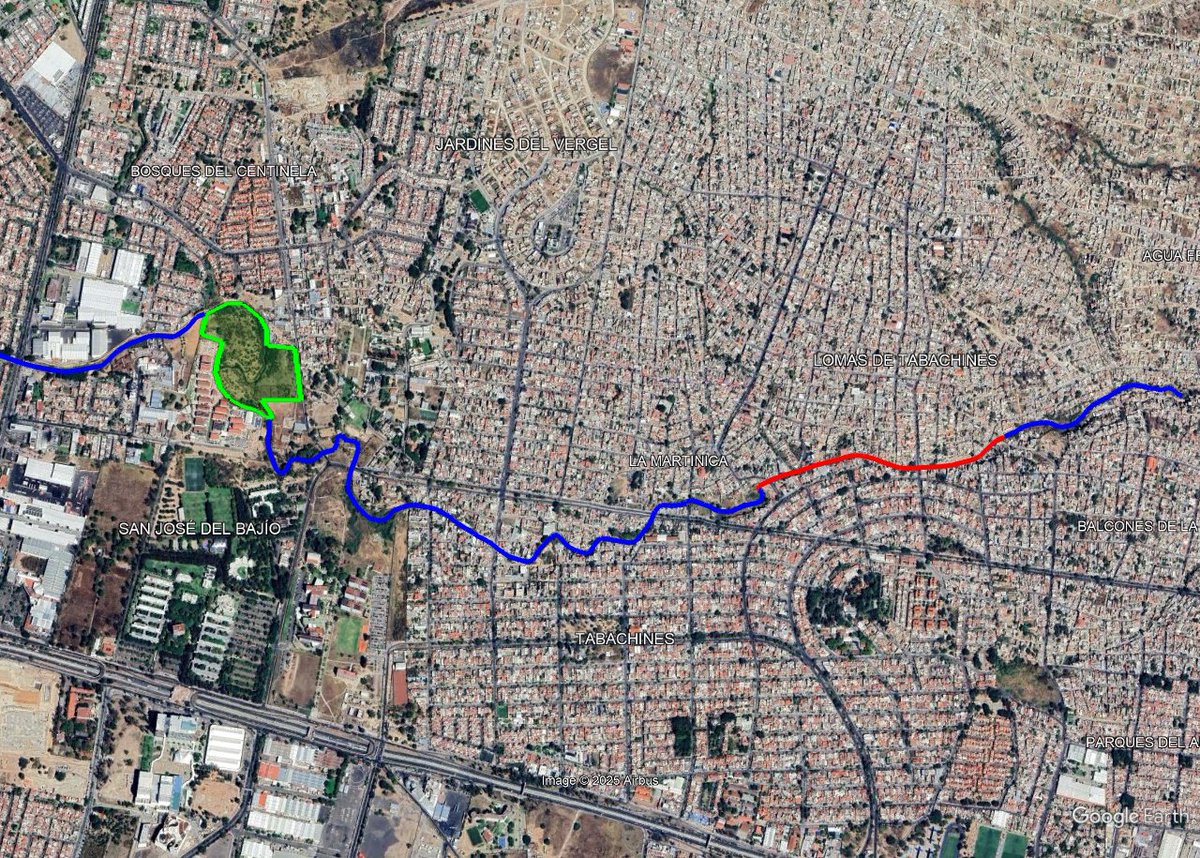 JSTapetillo's tweet photo. La Martinica - Lomas de Tabachines: la opción más viable que veo para bajarle mucho al tamaño del problema es la construcción de un vaso regulador en el polígono de color verde, de 6 Ha. Un buen diseño podría lograr probablemente el almacenamiento temporal de al menos... (1/3) https://t.co/VEtDinSNPD