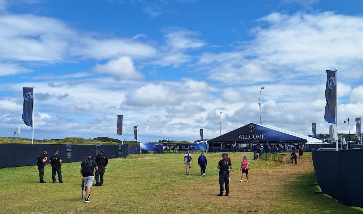 PSNICCGDistrict's tweet image. A number of engagements took place today between the Project Servator Team and the public in the Portrush area. The Team deployed in both uniform and plain clothes as part of a public reassurance operation.
#TheOpen
##ProjectServator