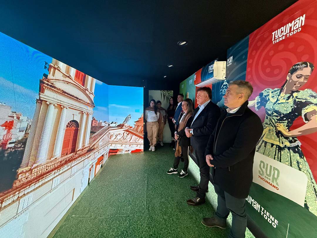 🎉 TUCUMÁN DICE PRESENTE EN LA FIESTA DEL PONCHO 2025, LA CELEBRACIÓN MÁS EMBLEMÁTICA DE CATAMARCA

Con una destacada participación institucional, Tucumán dijo presente en el acto inaugural de la Fiesta del Poncho 2025, que se desarrolla en el Predio Ferial de Catamarca.