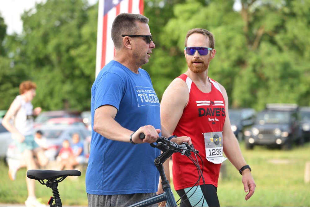 Our Dave's Training Series got to practice their race routine at the Ohio/Michigan 8k &amp; 5k last evening. This included getting in their warm up! One of the most critical, yet often overlooked, elements is your pre-race warm-up. #DavesRunning #DavesTraining #GarminMarathon