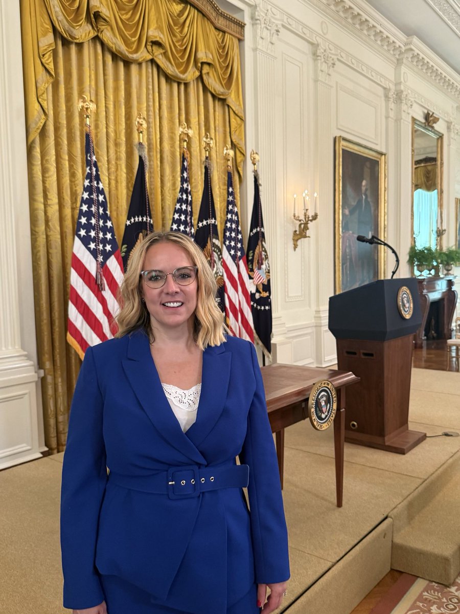 SKMersinger's tweet image. 1/ Today marks a historic day for America's economy and the digital asset ecosystem. I am honored to join the President for the signing ceremony of the GENIUS Act at the White House.