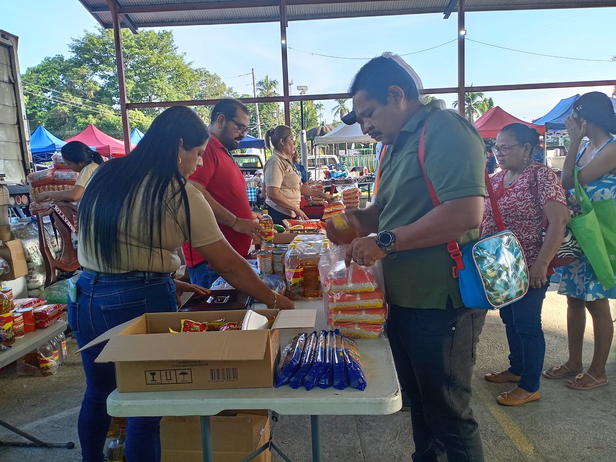 IMA_Pma's tweet image. La agroferia del IMA se trasladó a La Esperanza, corregimiento de Baco, en Barú, donde se atendieron 500 consumidores.
En total, se ofertaron 10 mil libras de arroz, además de los diferentes productos que ofrece el IMA.
#ConPasoFirme