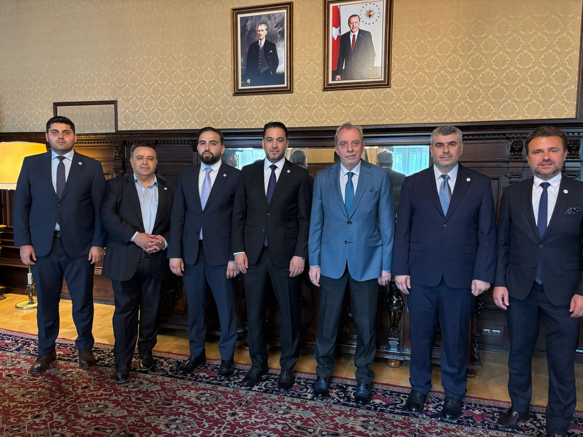 uidwien's tweet image. UID Genel Başkanımız Sayın Kenan Hasan Aslan, bölgemize gerçekleştirdiği ziyaret kapsamında Türkiye Cumhuriyeti Viyana Büyükelçiliğini ziyaret ederek, Büyükelçimiz Sayın Dr. Gürsel Dönmez ile karşılıklı istişarelerde bulunmuştur.

@U_I_D @aslankenan_nl