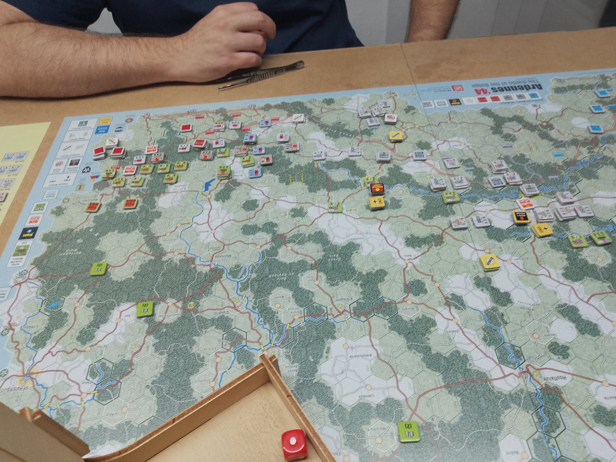 SnafuDST's tweet image. Simmonitch at his best: Ardennes'44.
#ZocBond #YouShallNotPass