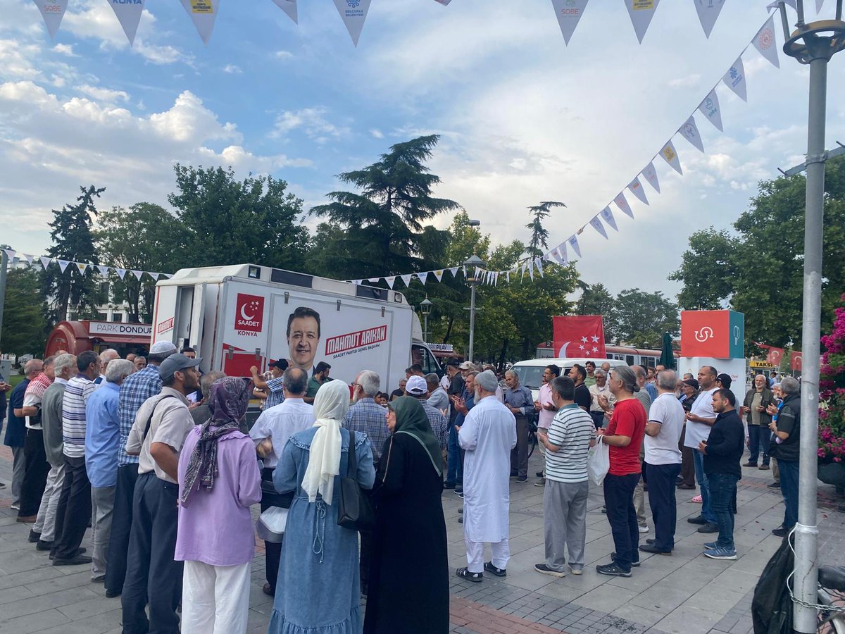 Bugün Selçuklu Teşkilatı Olarak Sahadaydık😎
Dayanışmanın ve Bereketin Simgesi Olan Aşure İkramında Bulunurken Abilerimiz,Ablalarımız, Teyzelerimiz, Dedelerimiz Kurtarın Bizi Dediler. Kimi Terörden yakındı. Kimi Yıkımlardan. Kimi İklim Kanunu derken kimi Adaletten yakındı..