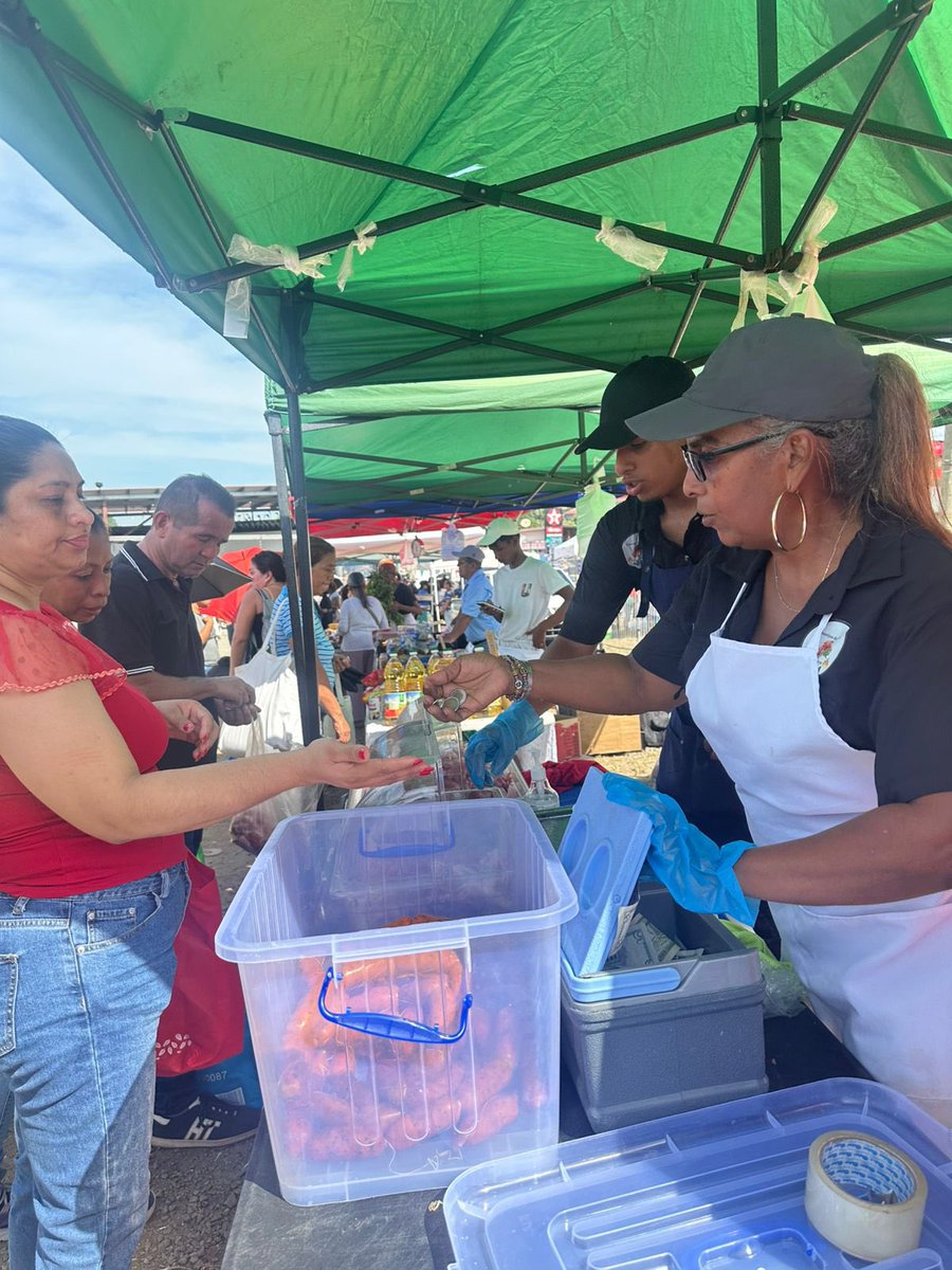 IMA_Pma's tweet image. Este viernes se realizó la agroferia del IMA en el corregimiento de Tocumen en Panamá, donde beneficiaron cerca de 3 mil personas.
#ConPasoFirme
