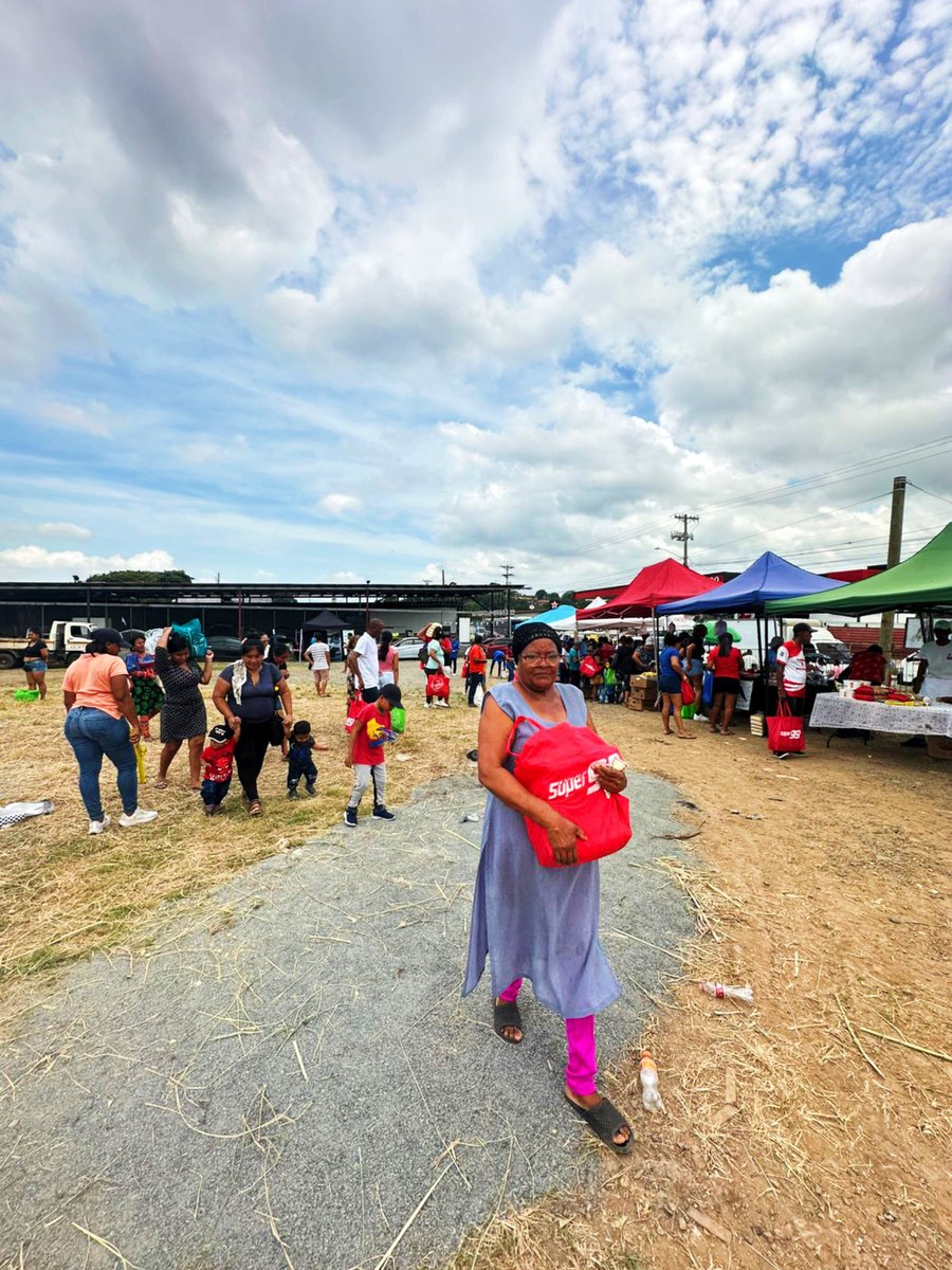 IMA_Pma's tweet image. Este viernes se realizó la agroferia del IMA en el corregimiento de Tocumen en Panamá, donde beneficiaron cerca de 3 mil personas.
#ConPasoFirme