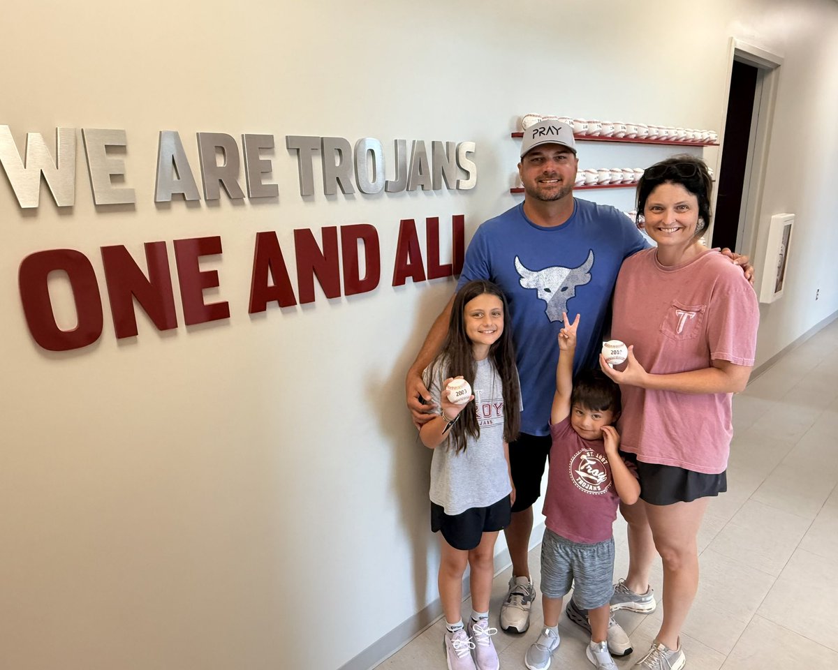 TroyTrojansBSB's tweet image. Add it to the wall✍️
Welcome back to Troy former pitcher Robby Loew (2009-10)!
#WTD | #OneTROY⚔️⚾️