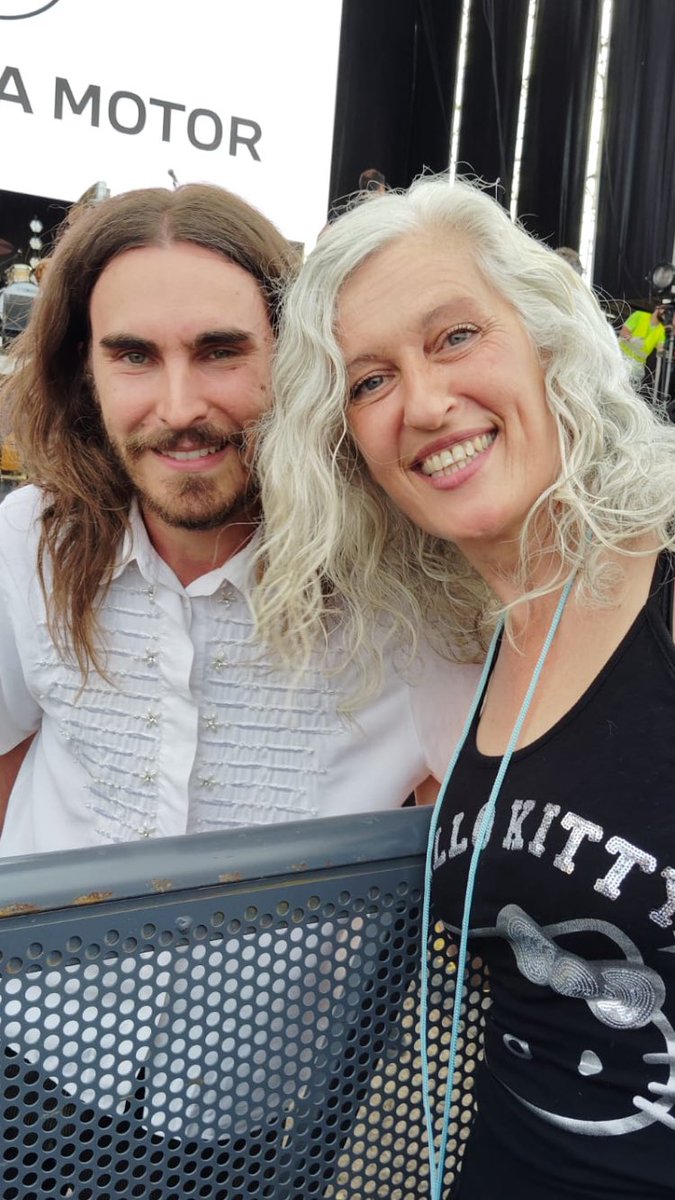 PuriRamirezJ's tweet image. Carlos Ares. Qué grande!! Salí fatal pero me da lo mismooooooooo!! 😍😍😍@planeta_sound #Ponferrada