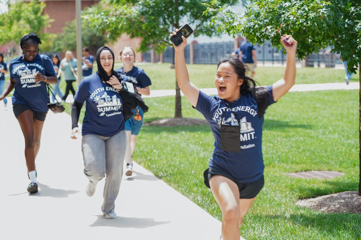 ConstellationEG's tweet image. Wrapping up our Youth Energy Summit! 70 incredible students experienced a crash course in clean energy careers over an action-packed week that included facility tours, networking with company leaders and more. This group represents the future of energy and that future is bright.