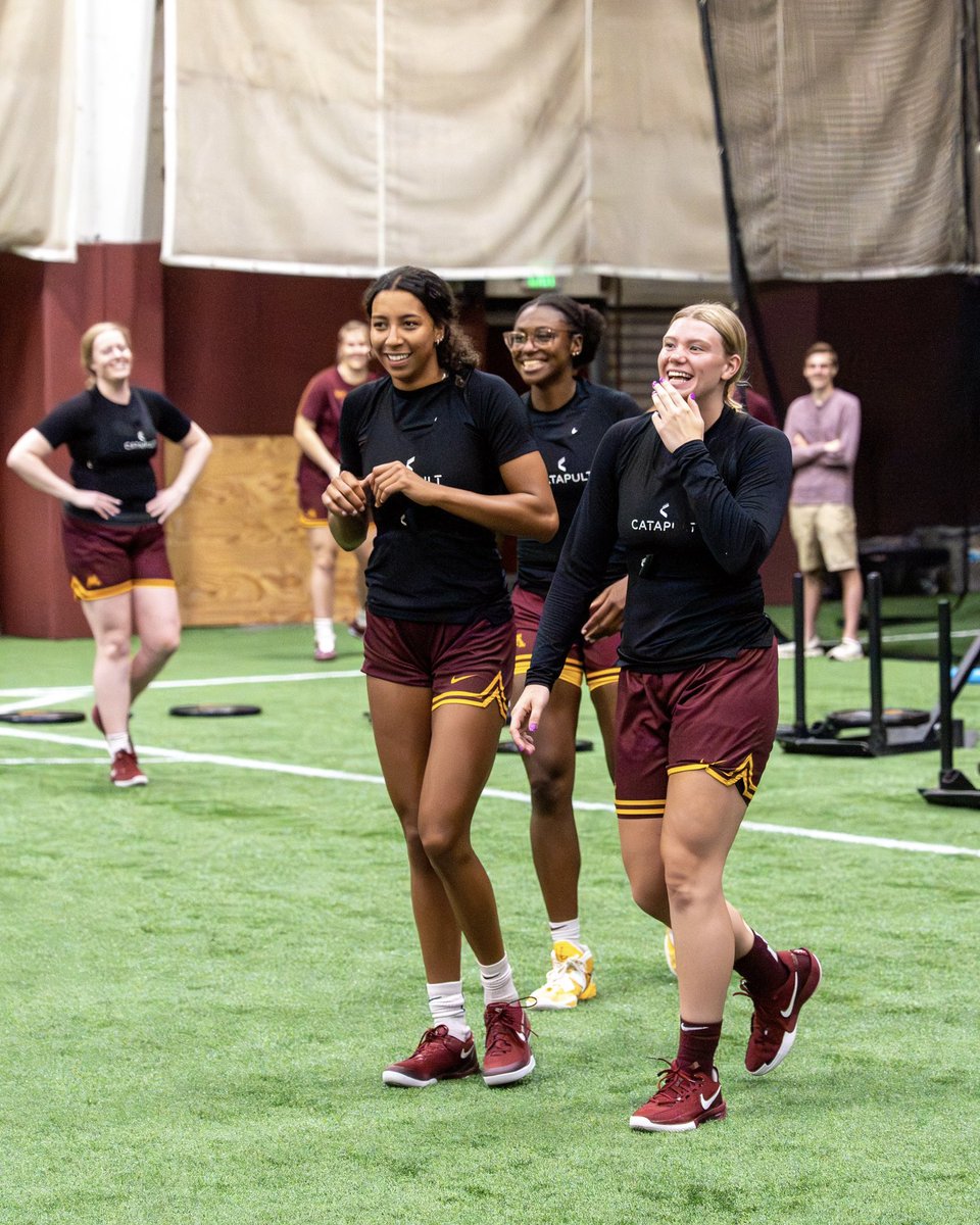 GopherWBB's tweet image. Friday Mood 😆

#SkiUMah | #Gophers〽️