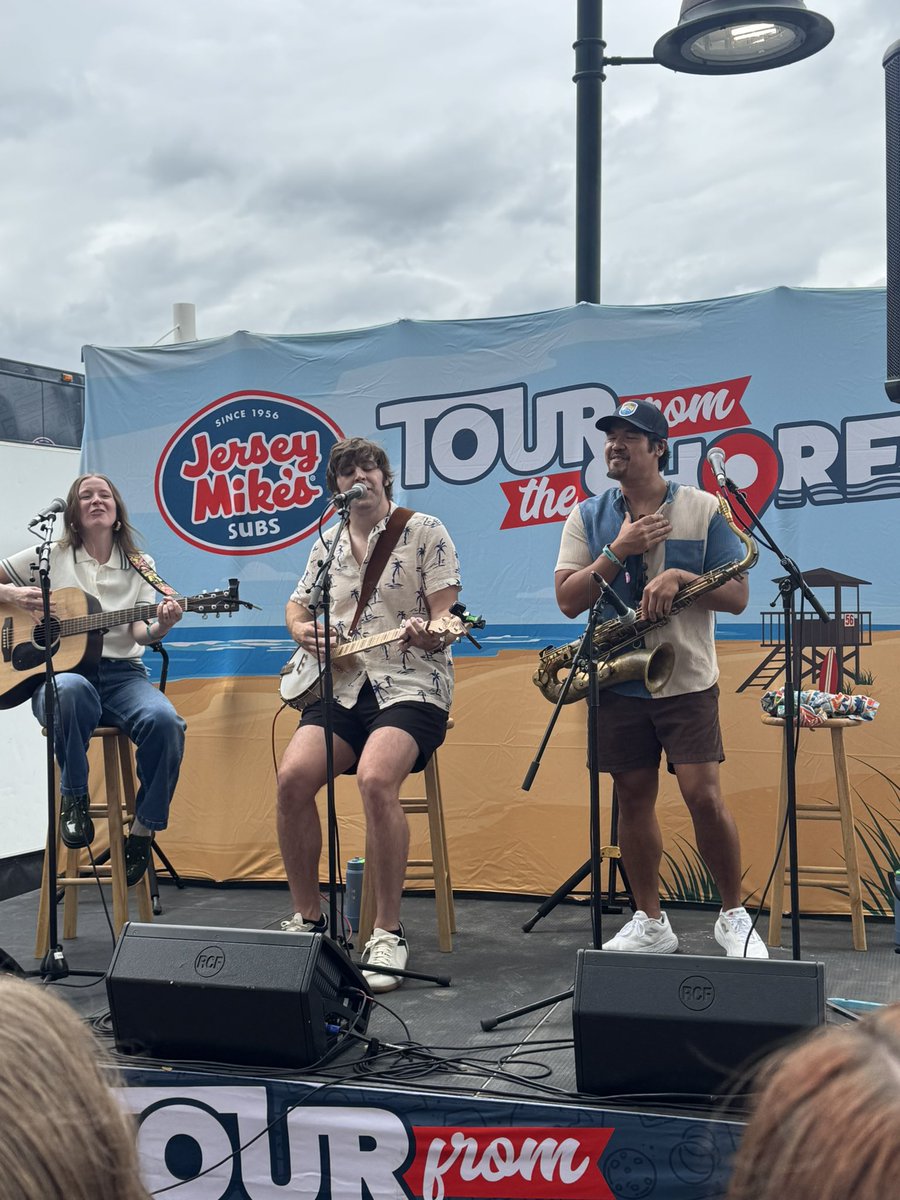 Just witnessed the first ever <a href="/the502s/">The 502s</a> sit down set. It was epic. Dropped a signed hat though #pain