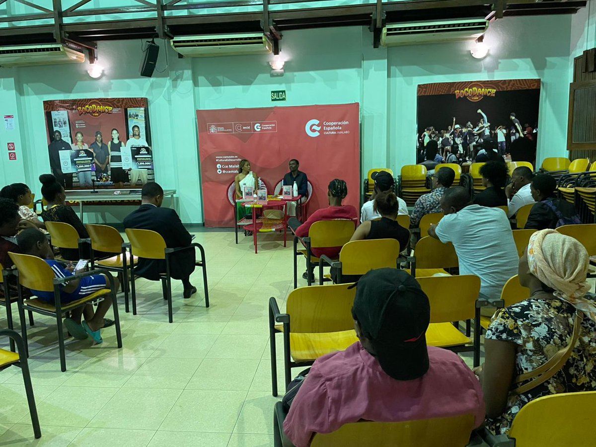 ccemalabo's tweet image. Juan Tomás Ávila Laurel presenta su poemario “Nuestros amigos los nautas” en el Centro Cultural de España en Malabo, acompañado de un recital poético de Elvira Mayé.
@EmbEspMalabo #EspañaEnGE @AECID_EspMalabo @CooperacionESP @AhoraEg @Revista_REG