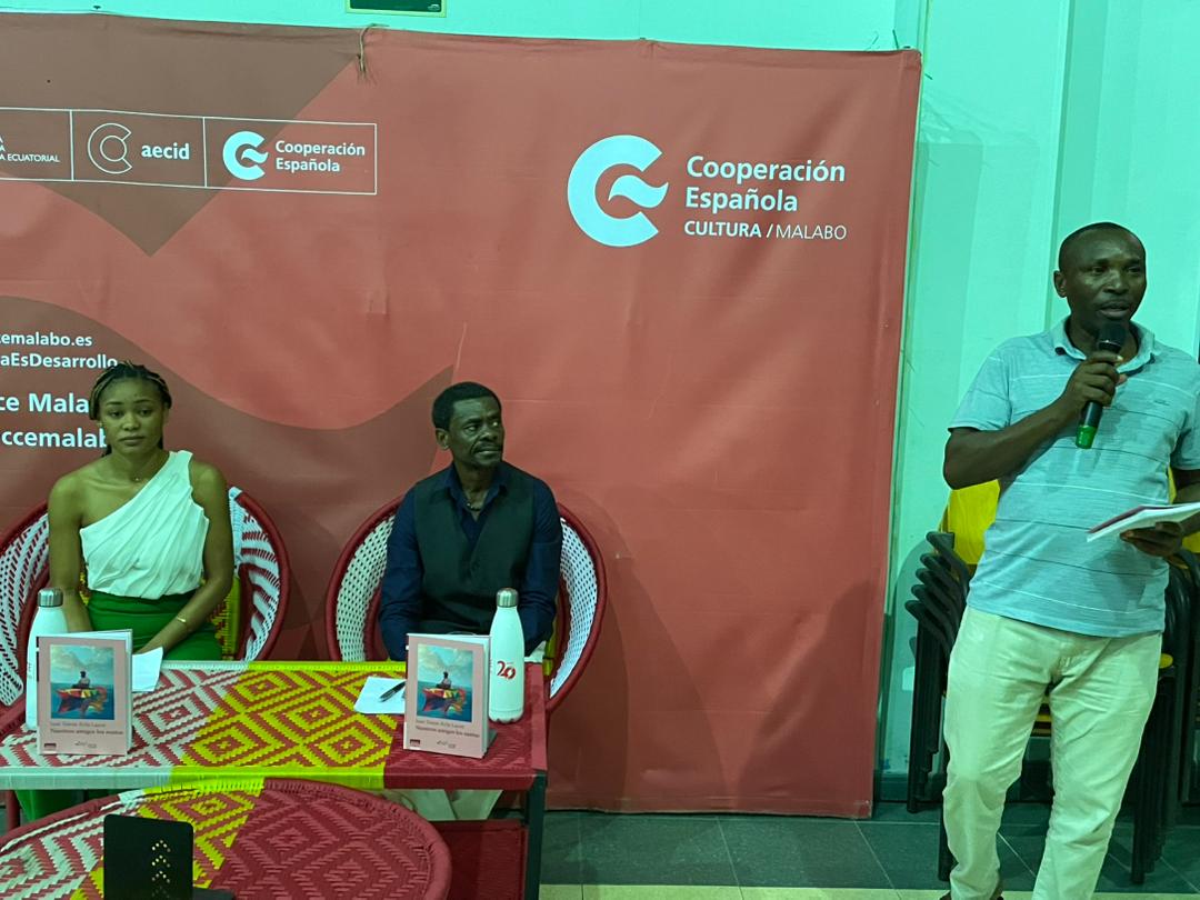 ccemalabo's tweet image. Juan Tomás Ávila Laurel presenta su poemario “Nuestros amigos los nautas” en el Centro Cultural de España en Malabo, acompañado de un recital poético de Elvira Mayé.
@EmbEspMalabo #EspañaEnGE @AECID_EspMalabo @CooperacionESP @AhoraEg @Revista_REG