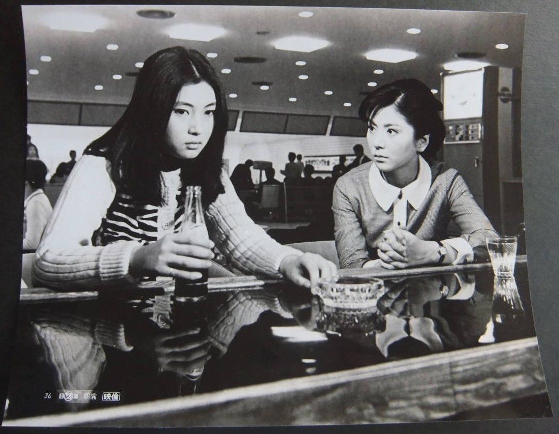 fymeikokaji's tweet image. Very sad to hear that Masako Izumi (和泉雅子) died on July 9 of cancer. She was 77.
She and Meiko Kaji (梶芽衣子) came up through Nikkatsu around the same time and were in a bunch of movies together. I always liked seeing her and thought they played off each other well.