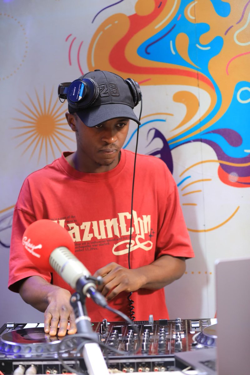 djay_aqsam's tweet image. Catch Djay Aqsam live on #MixMode @10pm - 12am on @GalaxyTVUg.....Vibes  + fresh drops 🔥 🔥