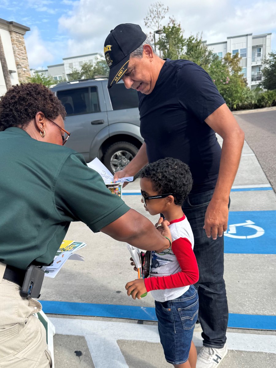 OrangeCoSheriff's tweet image. The OCSO Crime Prevention Unit had a great time connecting with our community on Friday morning during the Operation Chill event at 7-Eleven on Landstar Boulevard!
Our deputies shared valuable crime prevention tips to help keep our neighborhoods safe and strong.
Thanks to…