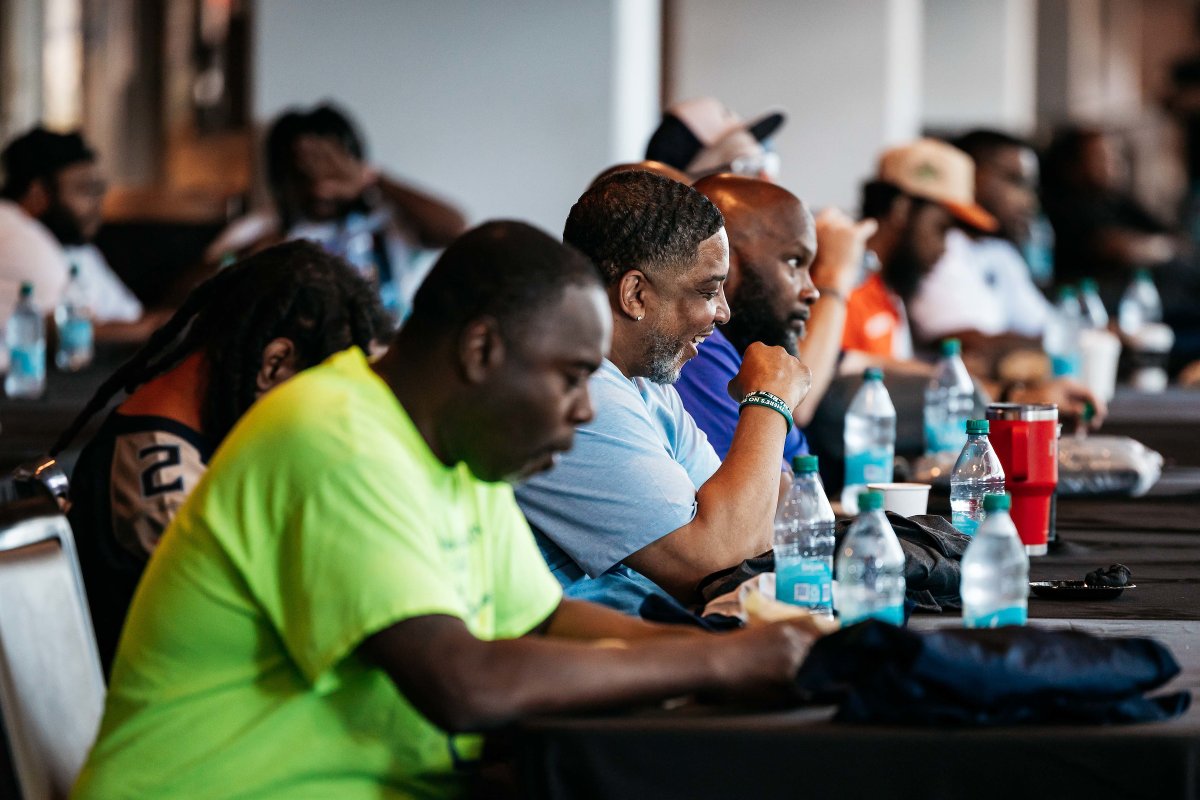 titanscommunity's tweet image. The @Titans recently helped fund over 80 youth tackle football coaching certifications at the @USAFootball in-person certification event at @NissanStadium 🏈