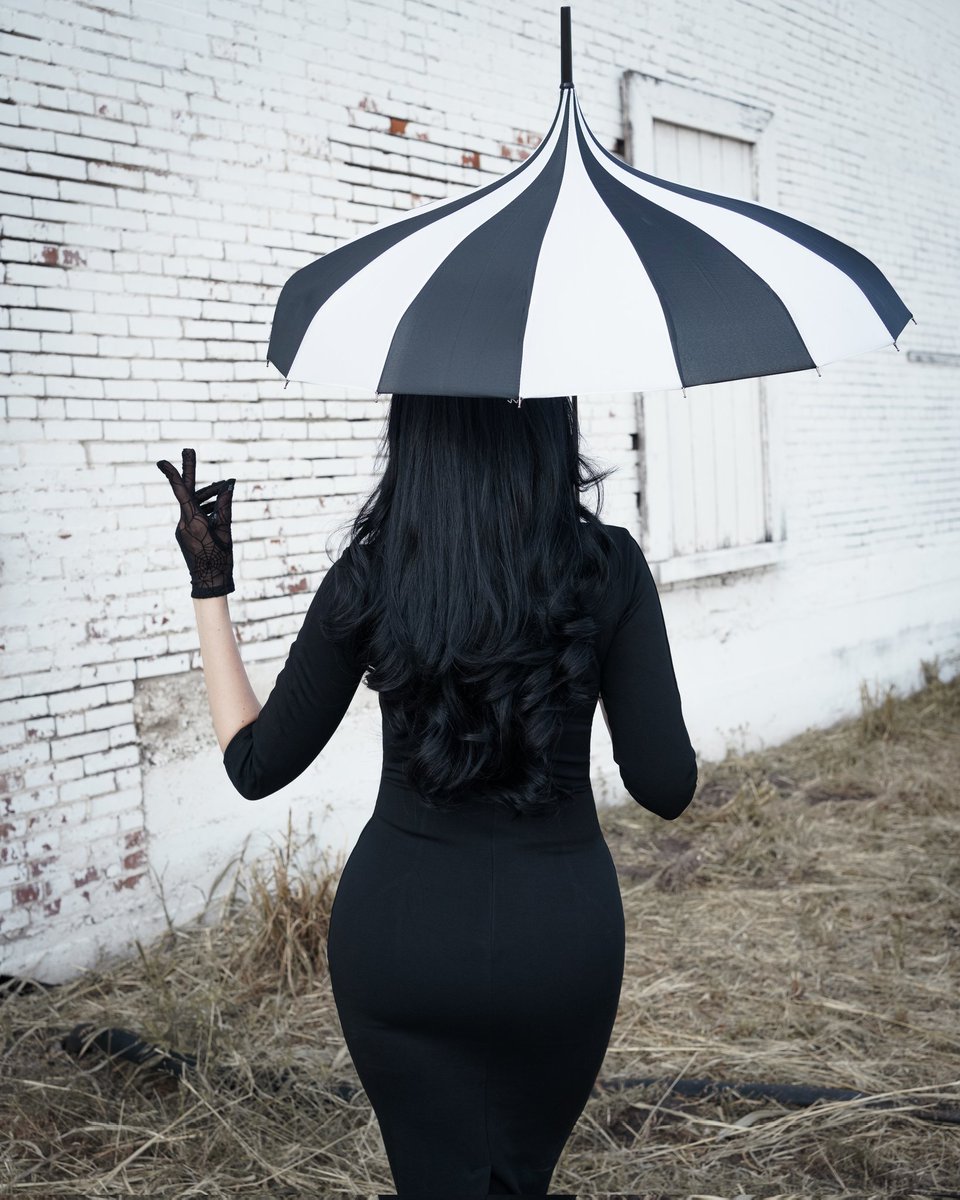 "𝙴𝚟𝚎𝚛𝚢𝚍𝚊𝚢 𝚒𝚜 𝙷𝚊𝚕𝚕𝚘𝚠𝚎𝚎𝚗, 𝚒𝚜𝚗'𝚝 𝚒𝚝? 𝙵𝚘𝚛 𝚜𝚘𝚖𝚎 𝚘𝚏 𝚞𝚜..."