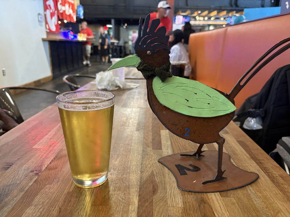 Roadrunner No. 2 spotted pre-race at the local watering hole…
Word is he’s the darkhorse favorite tonight.
Buster would’ve loved this form. 🏇🍻
#RoadrunnerRaces #BirdiesForBuster #NMHSCA #BetOnTheBird #BusterBuiltIt