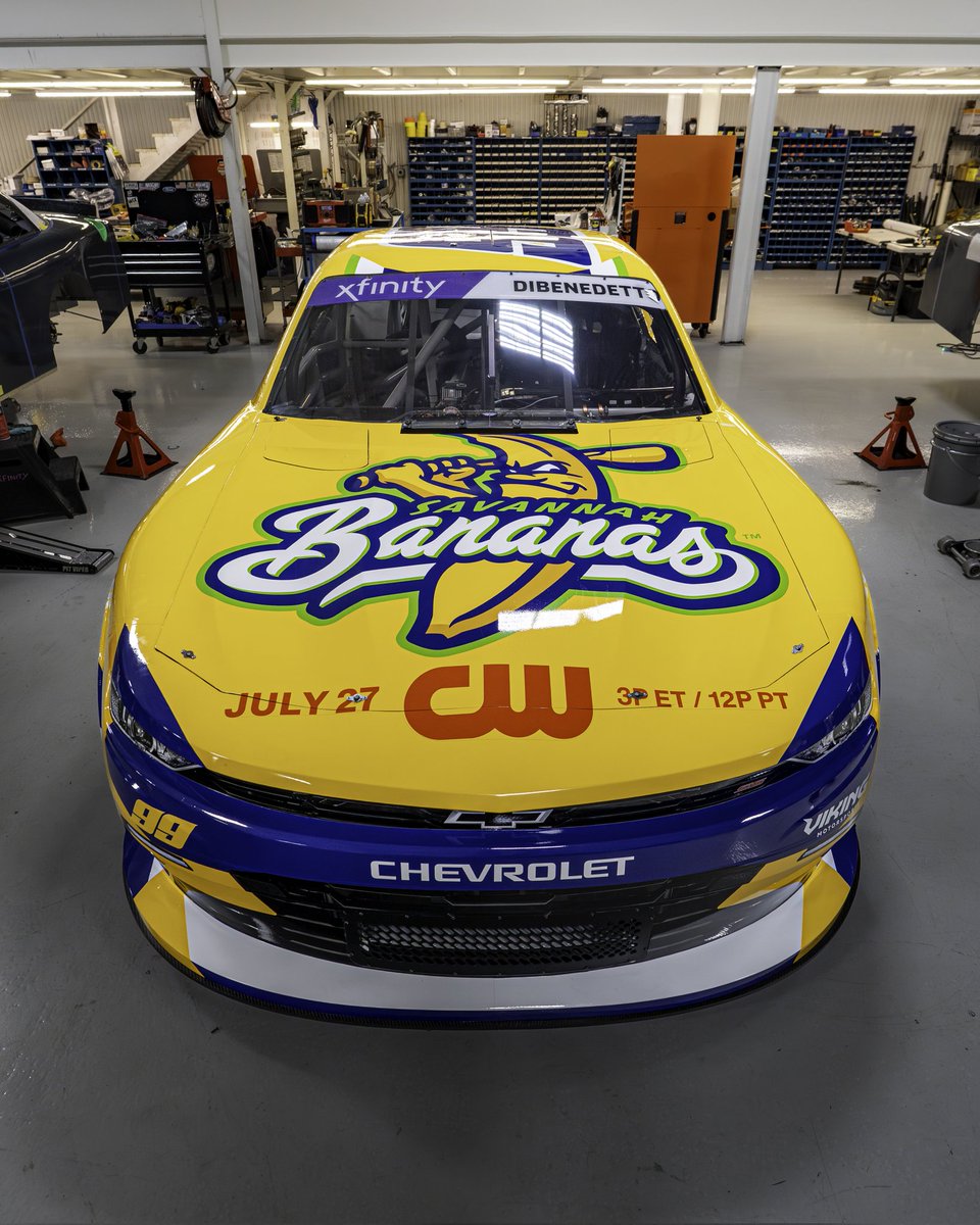 A_S12's tweet image. .@TheCW and @TheSavBananas have bought a paint scheme with Viking Motorsports (@VKNGMotorsports) for next weekend's NASCAR Xfinity race @IMS to advertise the live TV debut of the baseball team on the channel July 27th.
➡️ @MattDRacing will throw out the first pitch at the game.
