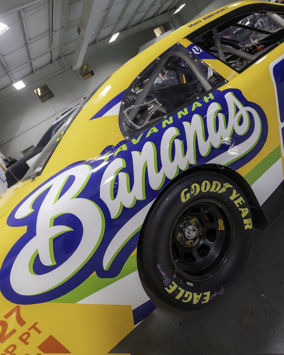 A_S12's tweet image. .@TheCW and @TheSavBananas have bought a paint scheme with Viking Motorsports (@VKNGMotorsports) for next weekend's NASCAR Xfinity race @IMS to advertise the live TV debut of the baseball team on the channel July 27th.
➡️ @MattDRacing will throw out the first pitch at the game.