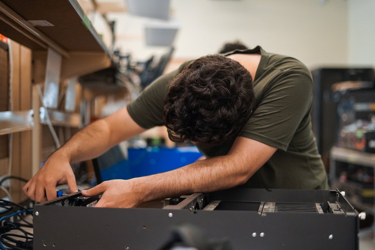 45Homelab's tweet image. 🐾Something beastly is powering up in the 45HomeLab…
We’ve been quietly building a true powerhouse, and it’s about to unleash.
You’ll see the full beast soon… but can you guess what it is? 👀
🧠Drop your wildest guess below!
#45HomeLab #BeastlyBuild #PowerhouseTech…