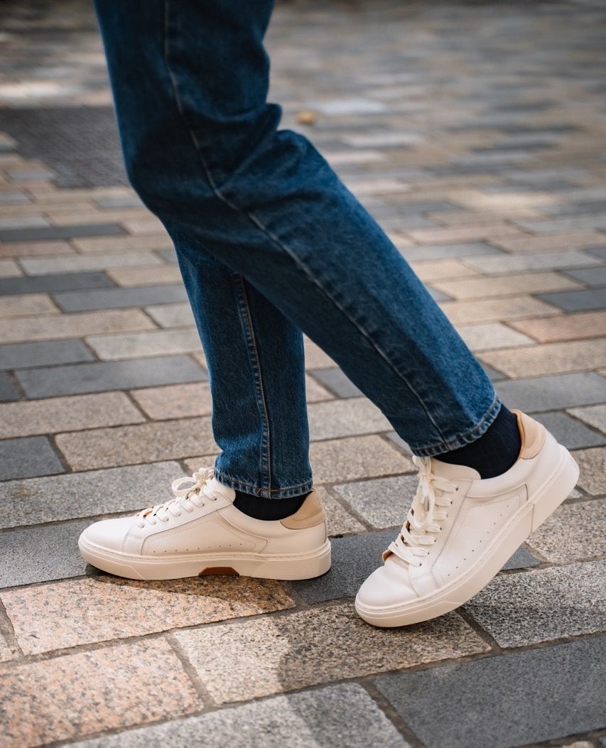 Structured. Simple. Standout.
The Hemsworth Sneaker brings clean detailing to classic form.
#MensFootwear #HemsworthSneaker #MinimalStyle #JohnWhiteShoes