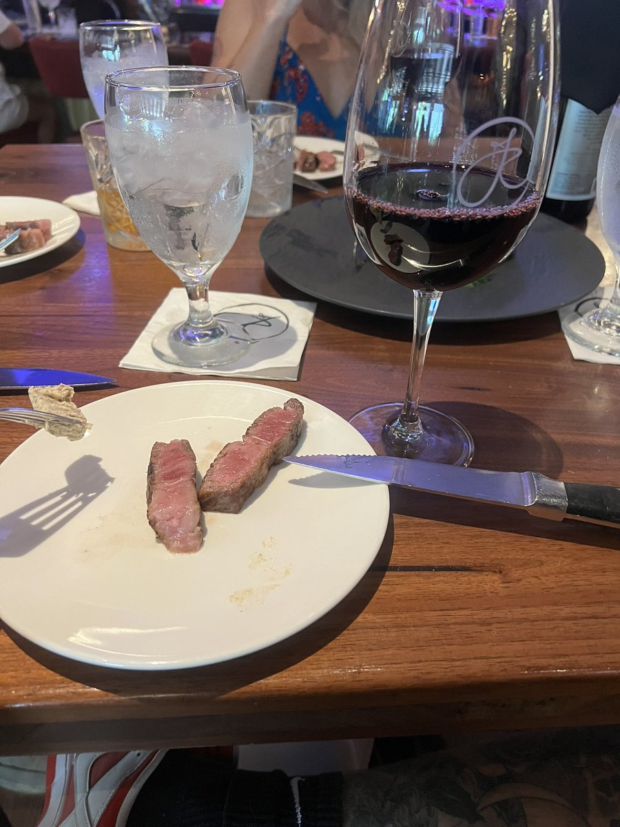 sweatytaint4's tweet photo. I wish I knew what poverty was 

#Expand #Rubylunch #Waygu https://t.co/k19L0aK8lc