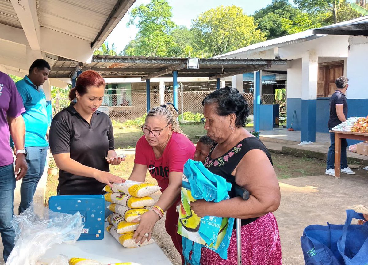 IMA_Pma's tweet image. Esta semana, IMA Chepo realizó varias agroferias, una en Chinina y otra en la Comarca Madungandí.
Aproximadamente, 2 mil personas fueron atendidas durante estas dos agroferias en el área este de la provincia de Panamá.
#ConPasoFirme