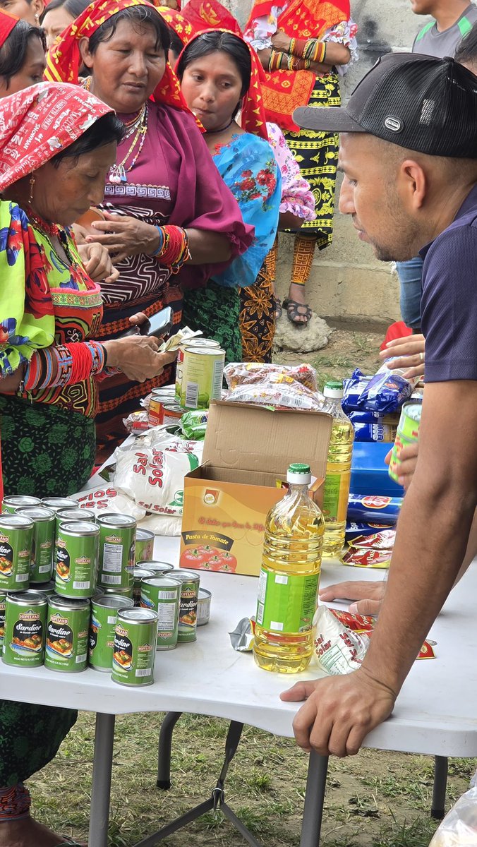 IMA_Pma's tweet image. Esta semana, IMA Chepo realizó varias agroferias, una en Chinina y otra en la Comarca Madungandí.
Aproximadamente, 2 mil personas fueron atendidas durante estas dos agroferias en el área este de la provincia de Panamá.
#ConPasoFirme