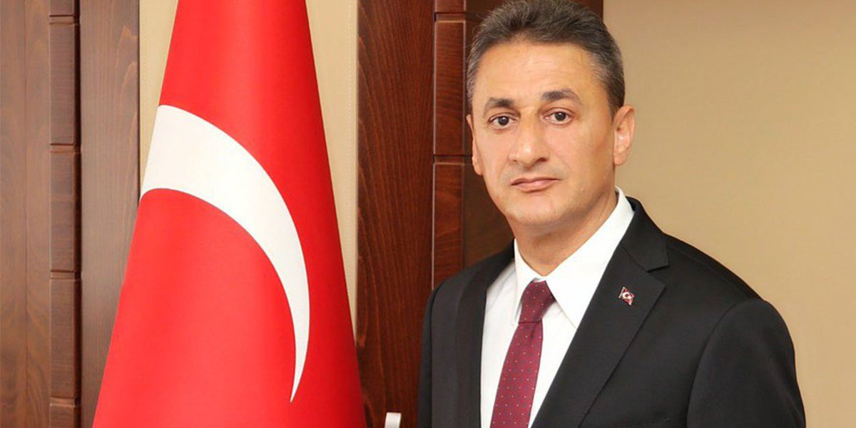 İnna lillahi ve inna ileyhi raciun..
Eski Bitlis ve Sinop Valisi, Mülkiye Başmüfettişi Erol Karaömeroğlu geçirdiği trafik kazası sonucu vefat etti.
Kendisiyle Recep Atmaca abinin Sinop'taki evinde uzun uzun sohbet etmiştik.
Mekânı cennet olsun..