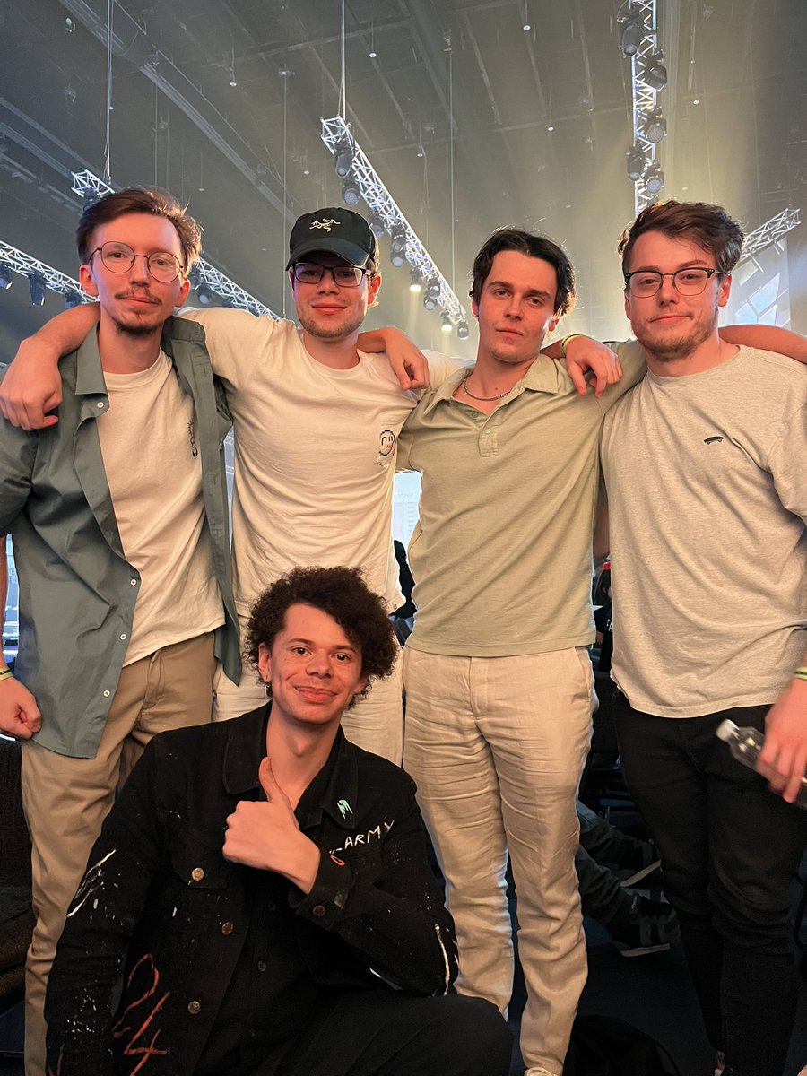 G2ARMY tweet media
