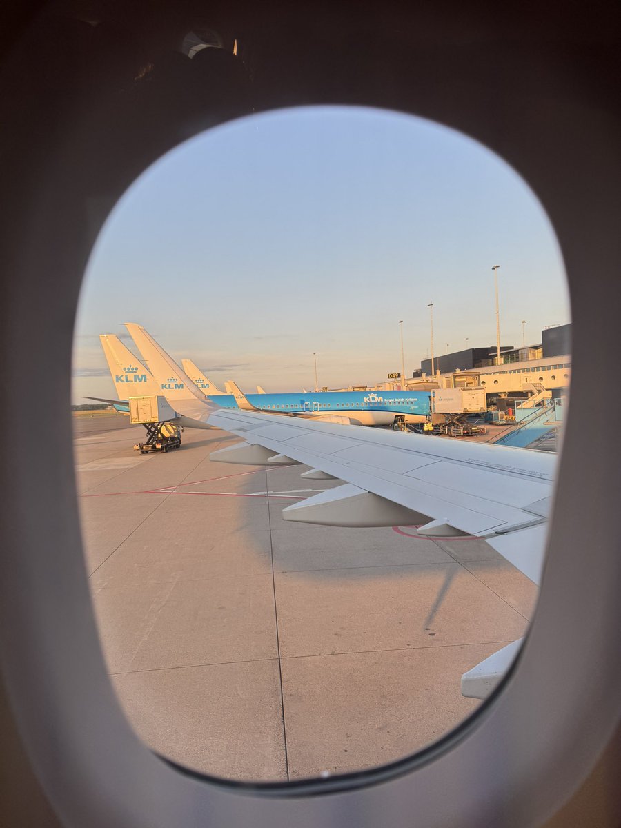 We are on the tarmac at Amsterdam airport waiting for take off to London! 🇪🇸 ✈️  🇳🇱✈️ 🇬🇧
