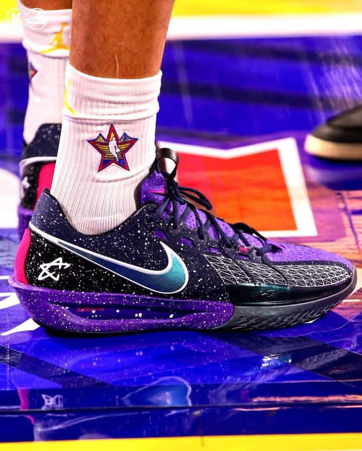 LaceLounge's tweet image. Debuted during the 2025 NBA All-Star Game, but no release plans yet 👀. How do you rate these heat? 🔥

#GTcut3 #CadeCunningham #NBAAllStar #NikeBasketball #Sneakerheads #KicksOfTheDay