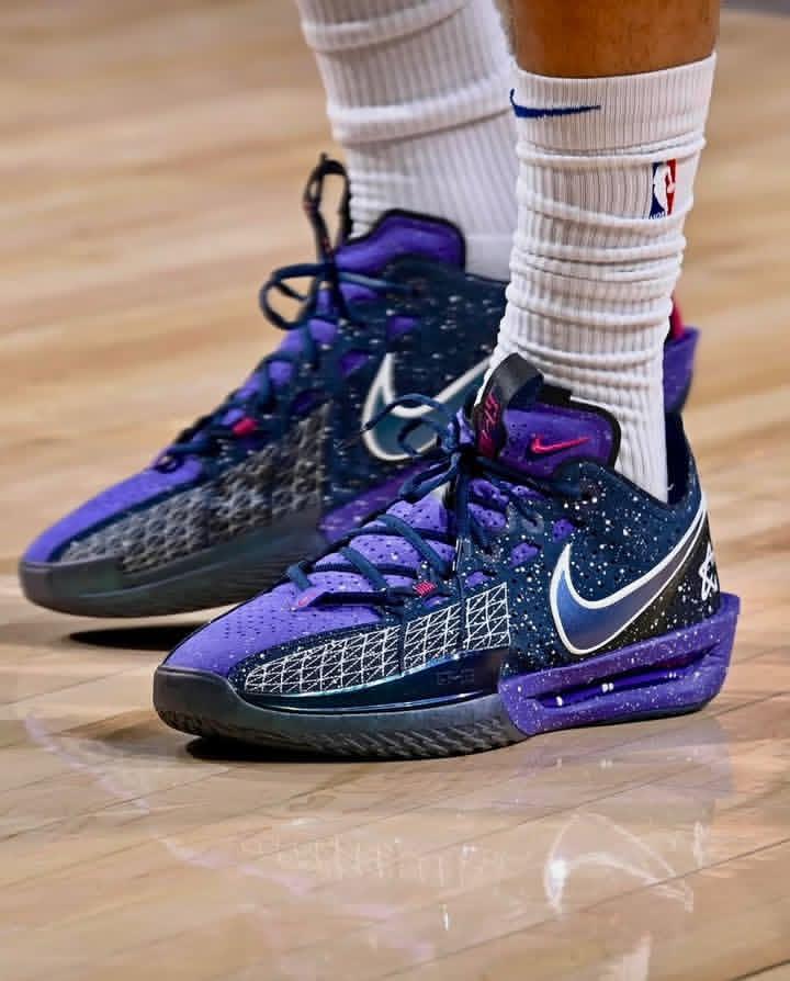 LaceLounge's tweet image. Debuted during the 2025 NBA All-Star Game, but no release plans yet 👀. How do you rate these heat? 🔥

#GTcut3 #CadeCunningham #NBAAllStar #NikeBasketball #Sneakerheads #KicksOfTheDay