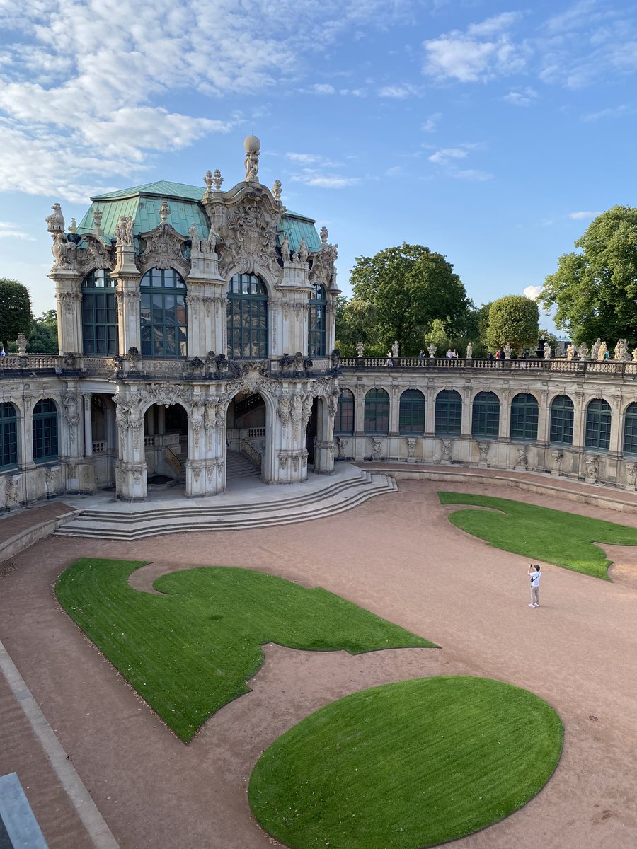 Hochtouren's tweet image. Die Arbeiten am Zwingerhof in Dresden schreiten voran (auch wenn es zwei Jahre länger dauerte als geplant)… auch die neue Beleuchtung ist schon installiert und ich bin gespannt, wie es ins Licht gesetzt wirkt
