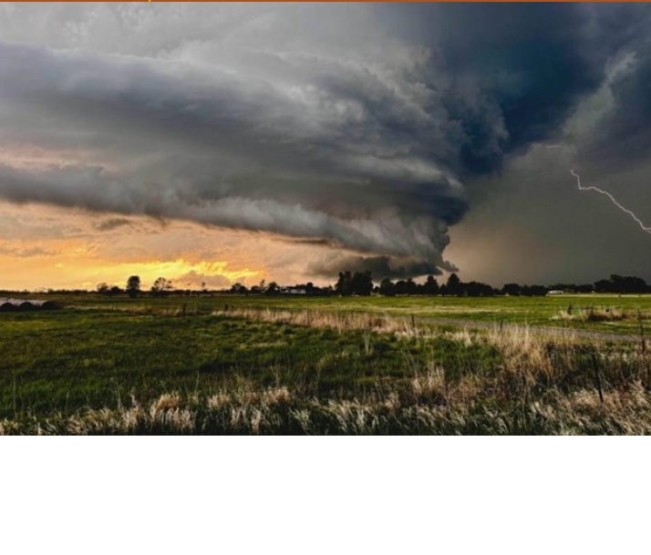 Storm chasing field course celebrates 20th anniversary
news.umanitoba.ca/storm-chasing-…