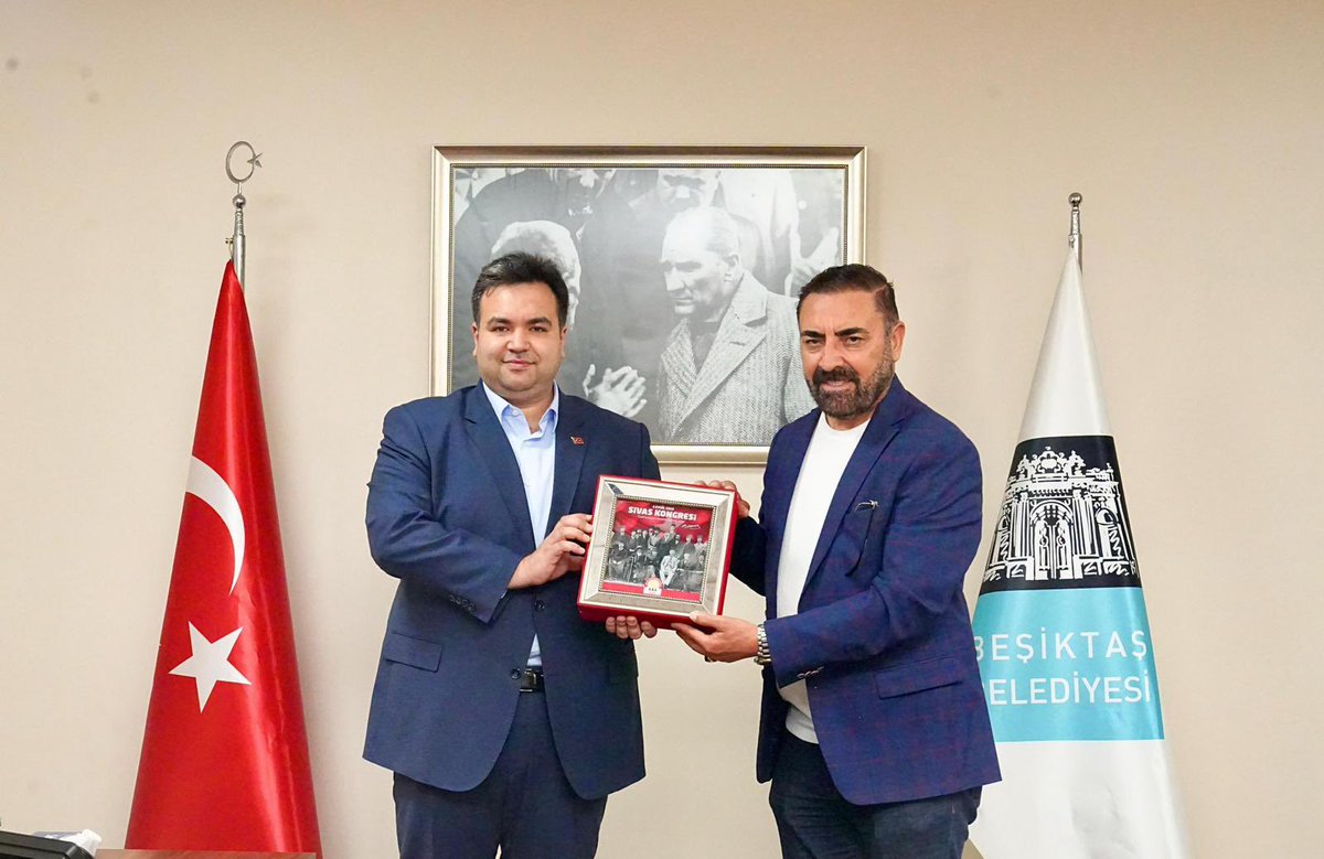 Nazik ziyaretleri için teşekkür ederim.

🔹Eski İBB Başkanı Ali Müfit Gürtuna’yı

🔹TSKGV Beşiktaş Fahri Tanıtım Kurulu Başkanı Hakan Orman’ı ve beraberindekileri 

🔹Sivas Konfederasyonu Genel Başkanı Metin Yarım’ı

belediyemizde ağırlamaktan mutluluk duydum.