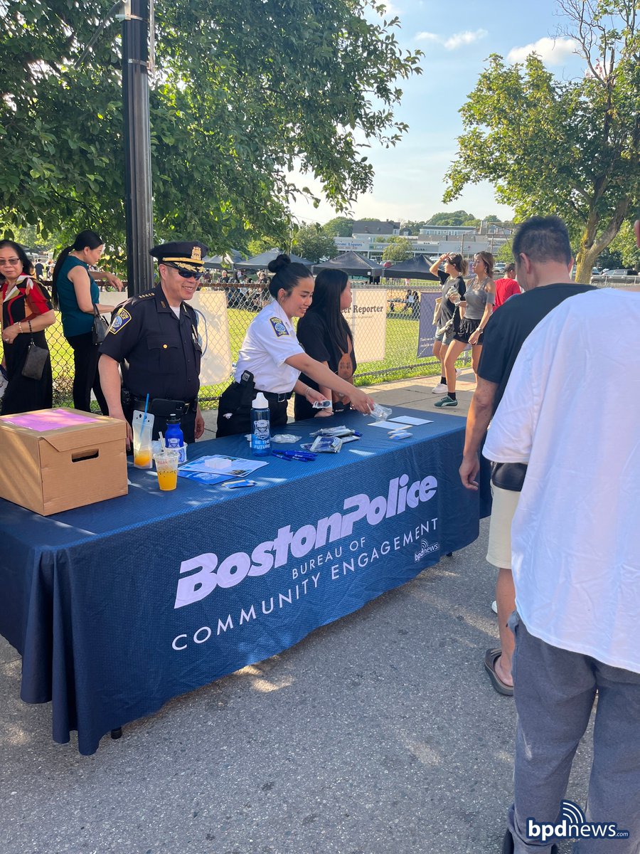 BPD in the Community: The Bureau of Community Engagement Sets Up Recruitment Booth at Little Saigon Night Market in Dorchester police.boston.gov/2025/07/18/bpd…
